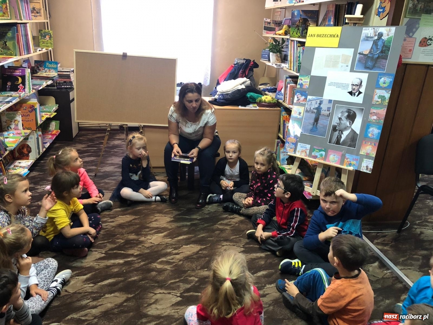 Zdjęcie w galerii na portalu naszraciborz.pl: Biedroneczki i Misie gościły w rudzkiej bibliotece wiadomości z regionu
