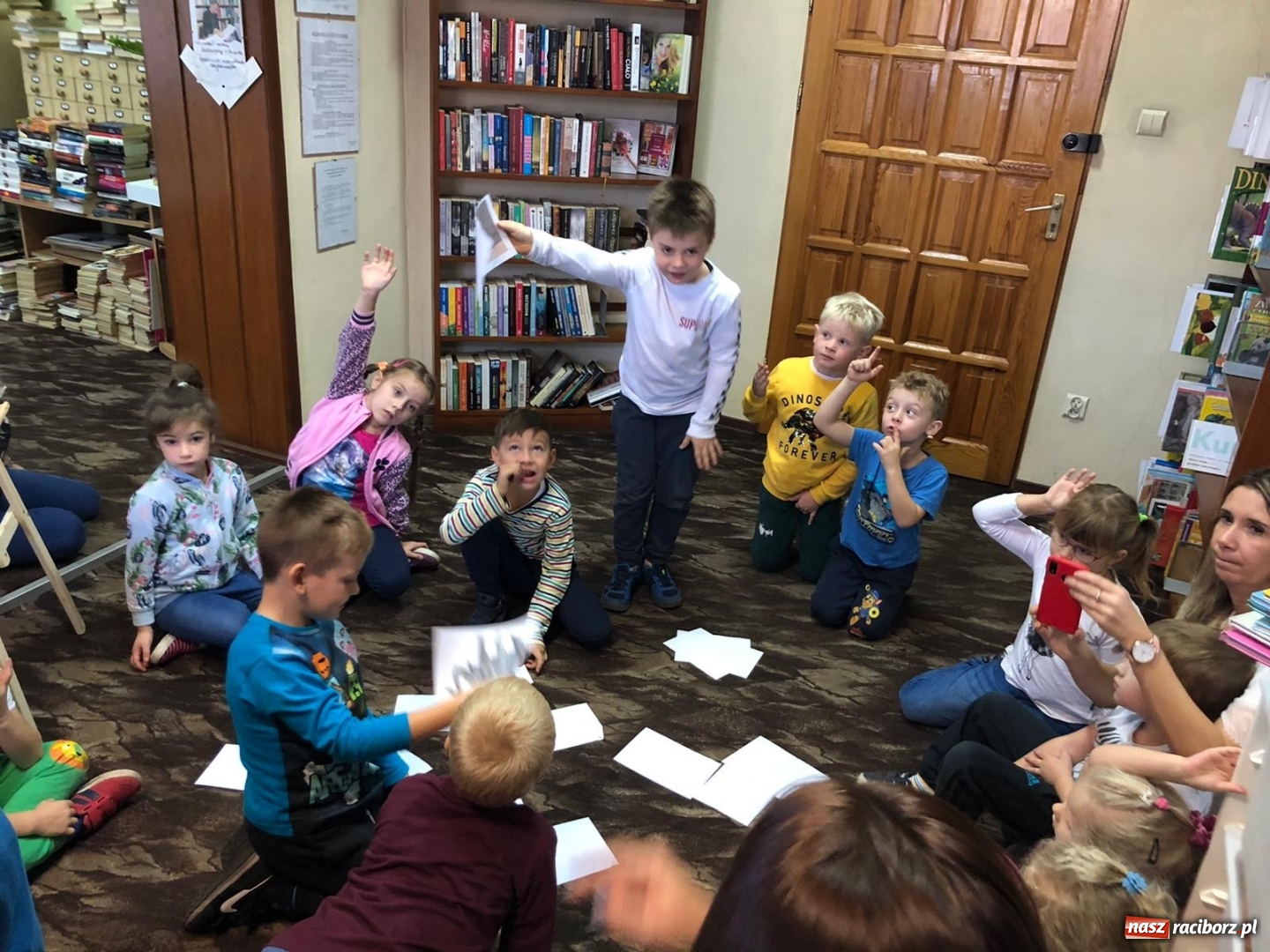 Zdjęcie w galerii na portalu naszraciborz.pl: Biedroneczki i Misie gościły w rudzkiej bibliotece wiadomości z regionu