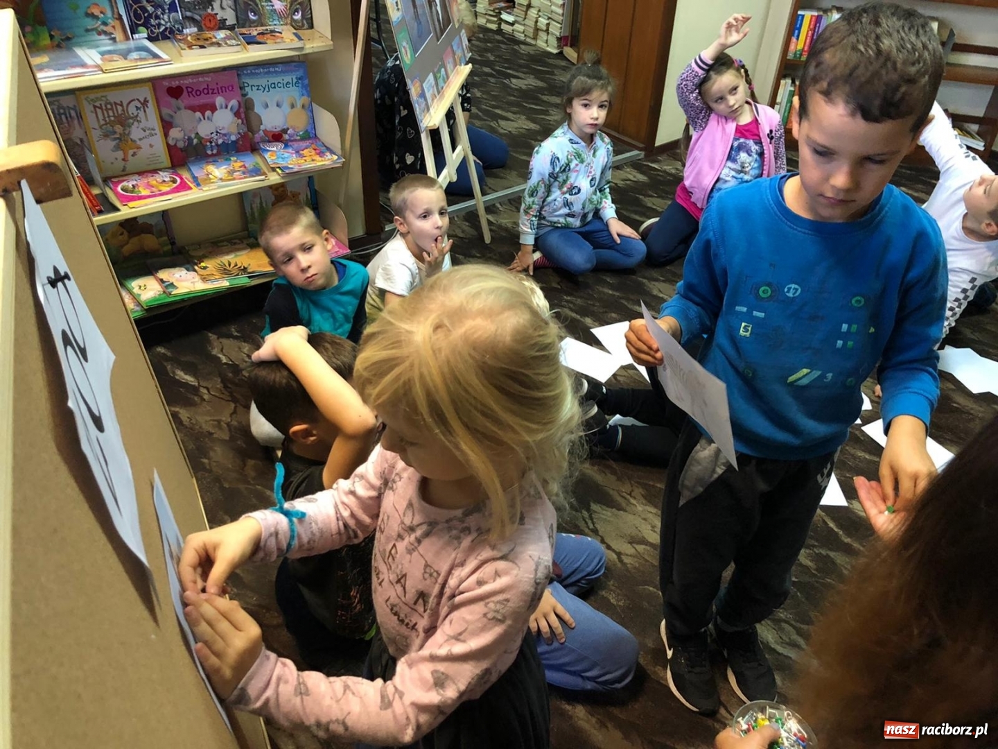 Zdjęcie w galerii na portalu naszraciborz.pl: Biedroneczki i Misie gościły w rudzkiej bibliotece wiadomości z regionu