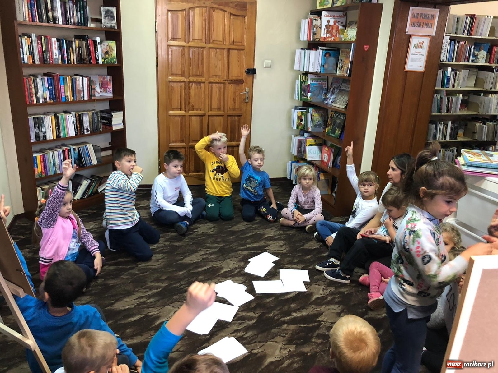 Zdjęcie w galerii na portalu naszraciborz.pl: Biedroneczki i Misie gościły w rudzkiej bibliotece wiadomości z regionu