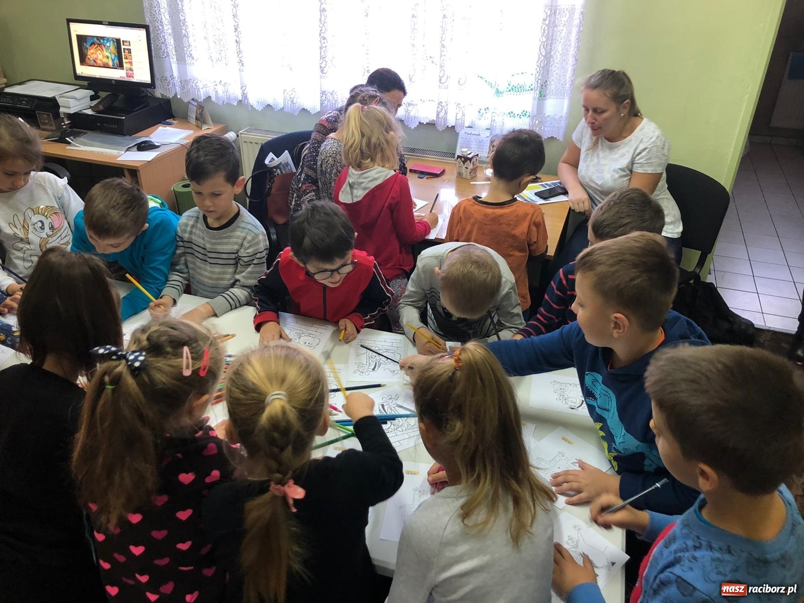 Zdjęcie w galerii na portalu naszraciborz.pl: Biedroneczki i Misie gościły w rudzkiej bibliotece wiadomości z regionu