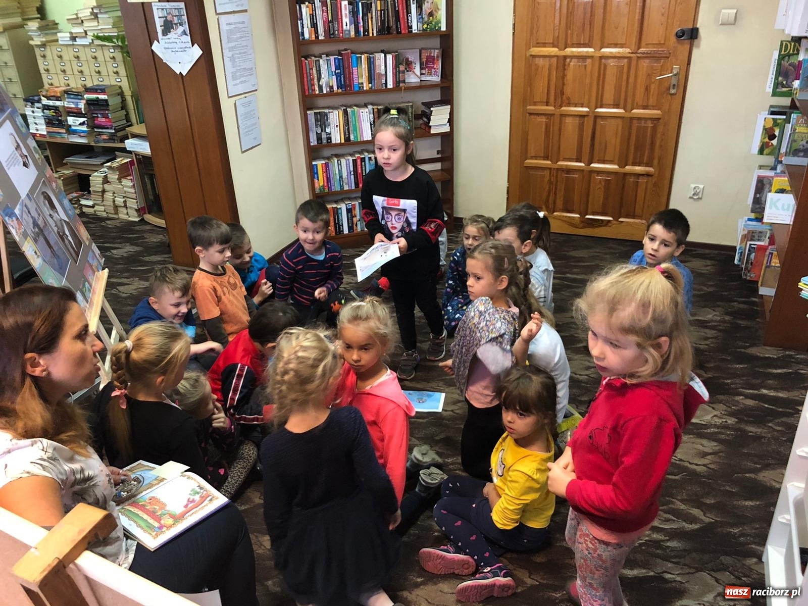 Zdjęcie w galerii na portalu naszraciborz.pl: Biedroneczki i Misie gościły w rudzkiej bibliotece wiadomości z regionu