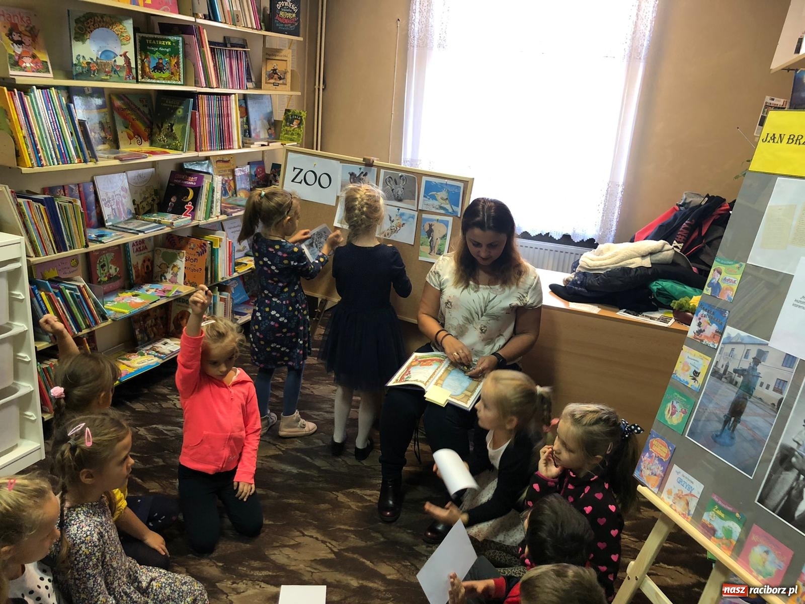 Zdjęcie w galerii na portalu naszraciborz.pl: Biedroneczki i Misie gościły w rudzkiej bibliotece wiadomości z regionu