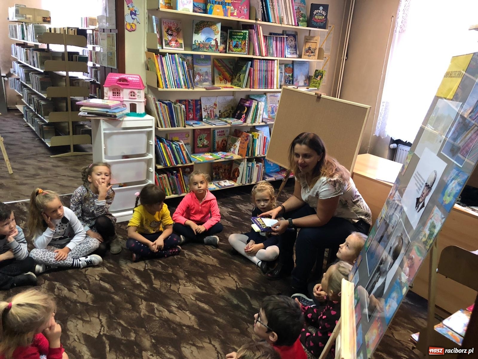 Zdjęcie w galerii na portalu naszraciborz.pl: Biedroneczki i Misie gościły w rudzkiej bibliotece wiadomości z regionu