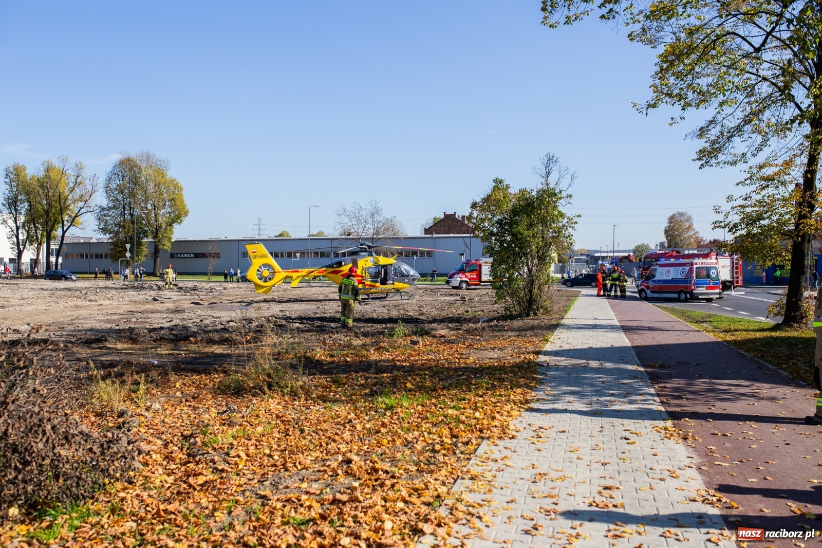 Zdjęcie w galerii na portalu naszraciborz.pl: Śmigłowiec LPR lądował na Łąkowej. Powodem próba samobójcza [FOTO i WIDEO] wiadomości z regionu