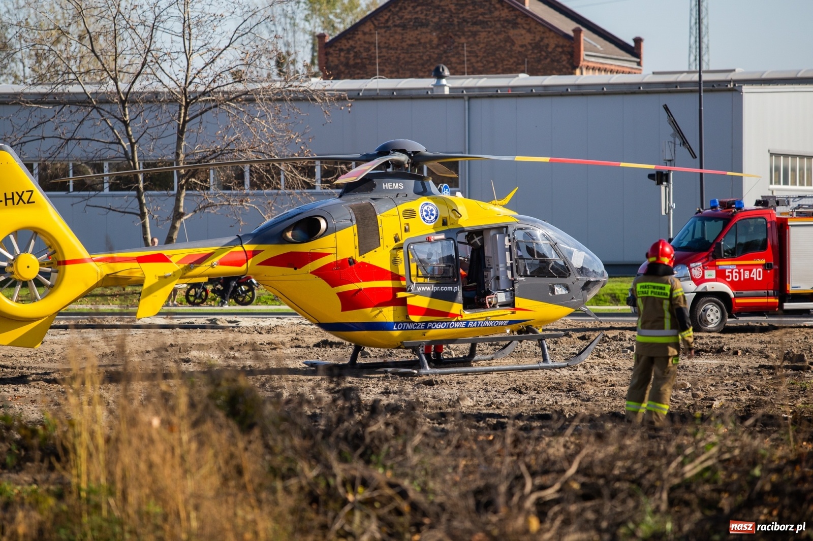 Zdjęcie w galerii na portalu naszraciborz.pl: Śmigłowiec LPR lądował na Łąkowej. Powodem próba samobójcza [FOTO i WIDEO] wiadomości z regionu
