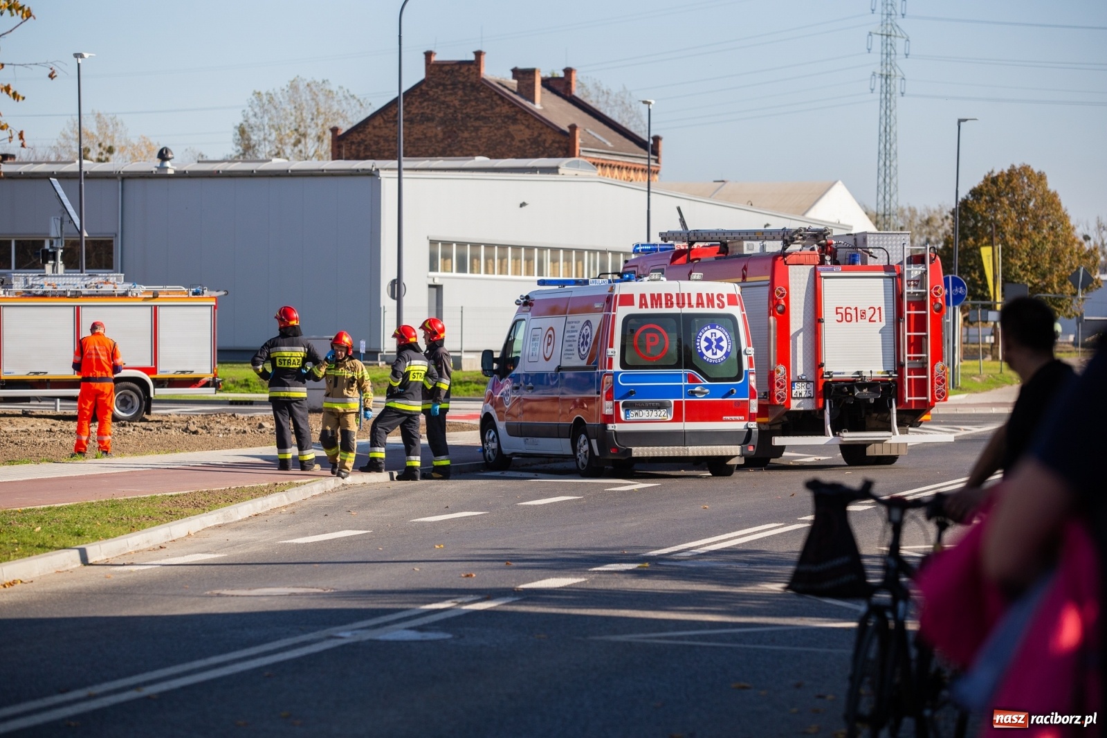Zdjęcie w galerii na portalu naszraciborz.pl: Śmigłowiec LPR lądował na Łąkowej. Powodem próba samobójcza [FOTO i WIDEO] wiadomości z regionu