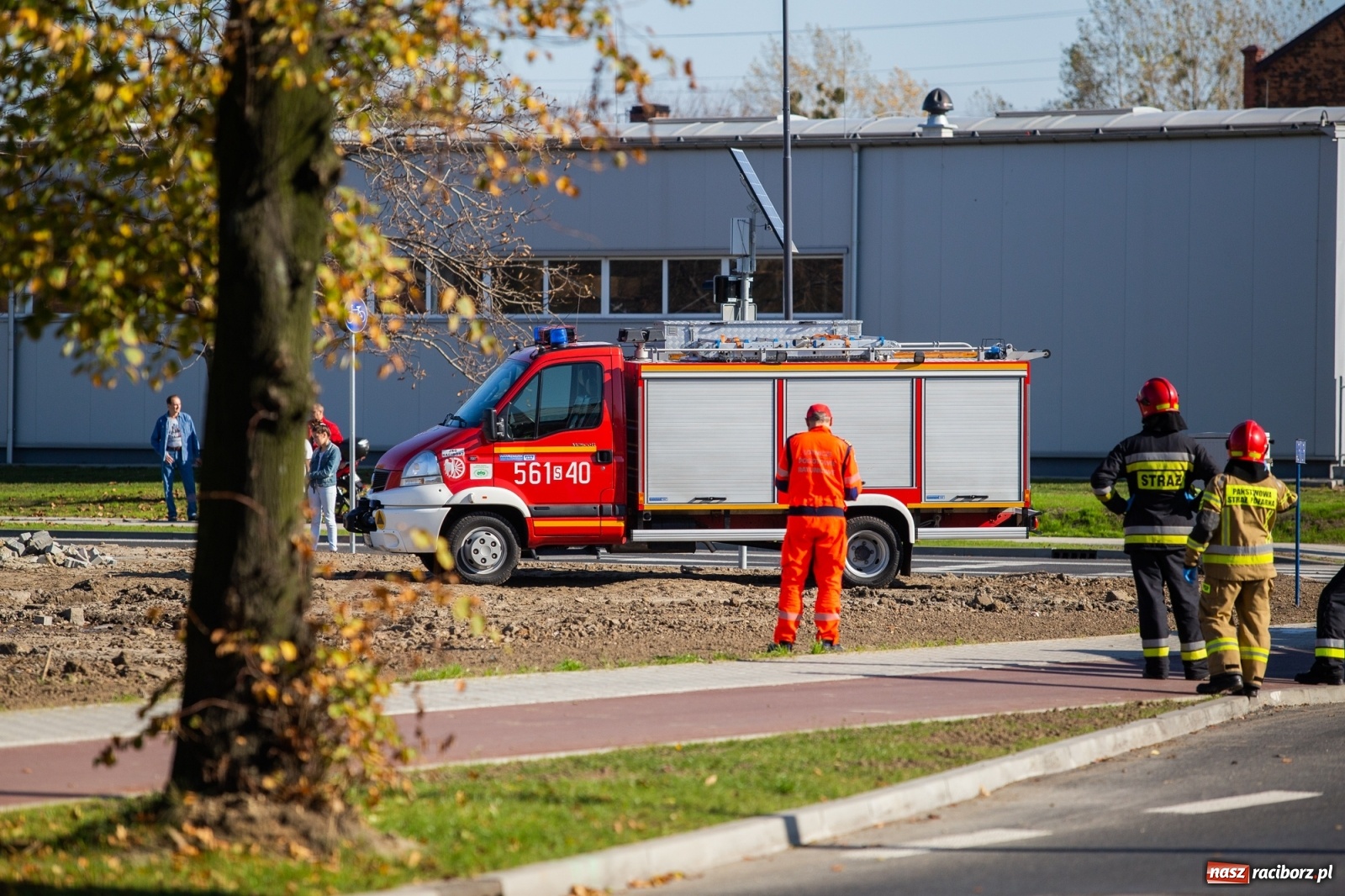 Zdjęcie w galerii na portalu naszraciborz.pl: Śmigłowiec LPR lądował na Łąkowej. Powodem próba samobójcza [FOTO i WIDEO] wiadomości z regionu