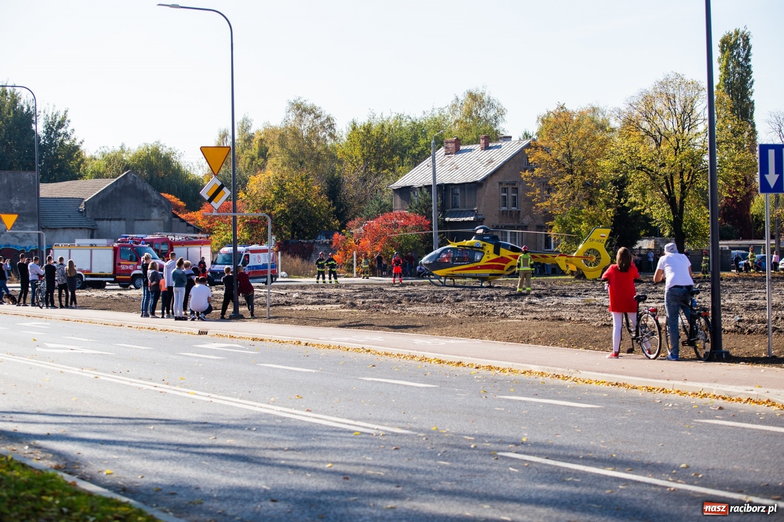 Zdjęcie w galerii na portalu naszraciborz.pl: Śmigłowiec LPR lądował na Łąkowej. Powodem próba samobójcza [FOTO i WIDEO] wiadomości z regionu
