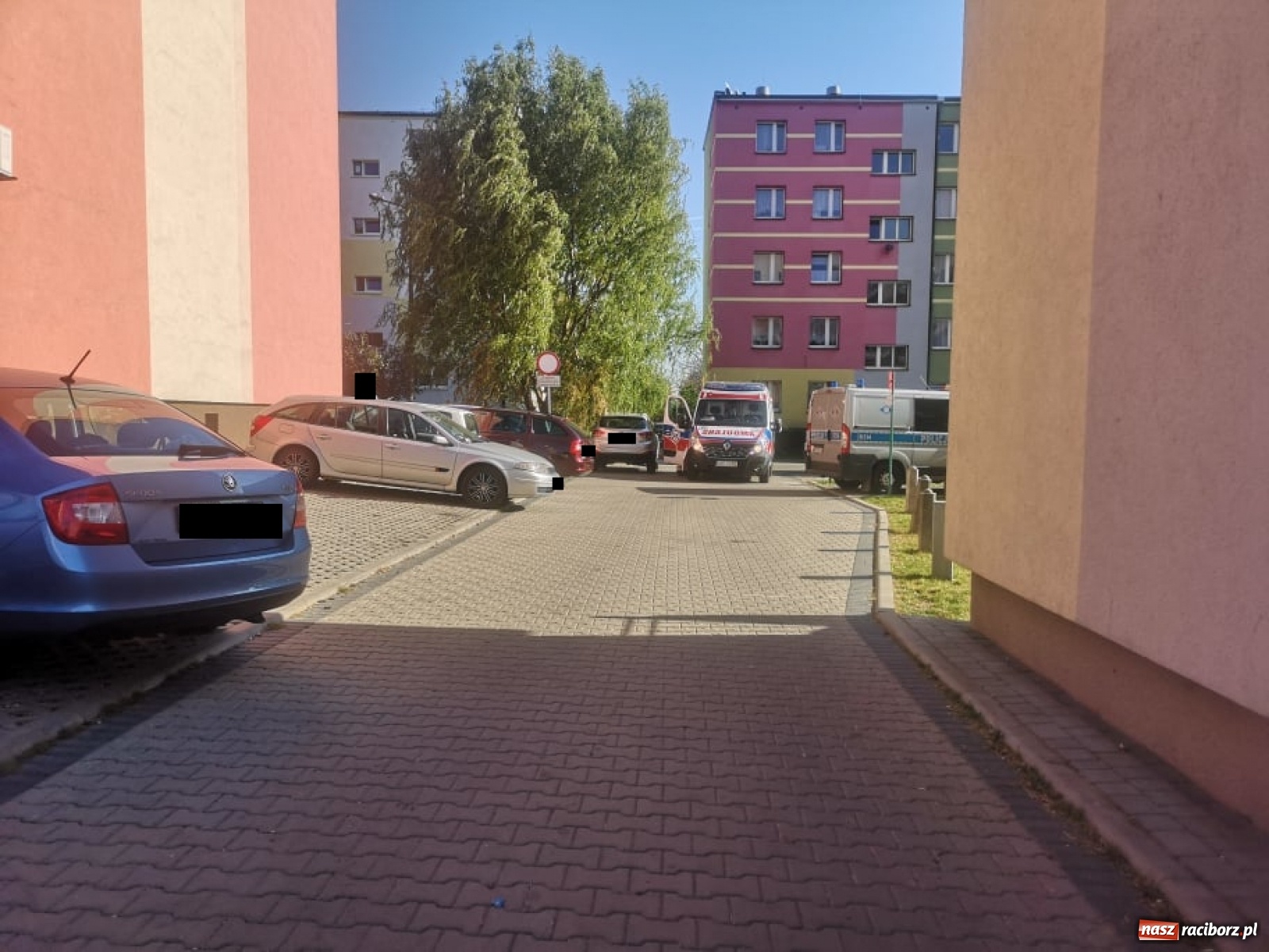 Zdjęcie w galerii na portalu naszraciborz.pl: Śmigłowiec LPR lądował na Łąkowej. Powodem próba samobójcza [FOTO i WIDEO] wiadomości z regionu