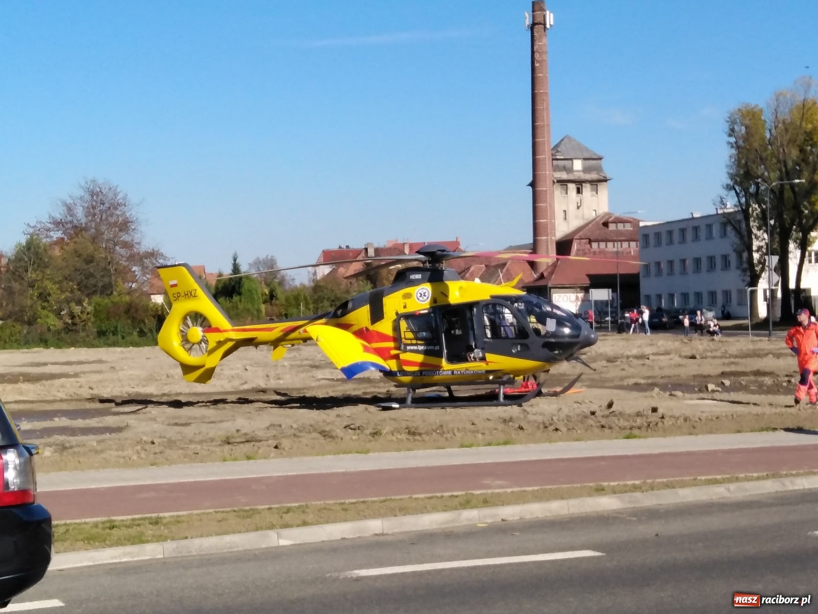 Zdjęcie w galerii na portalu naszraciborz.pl: Śmigłowiec LPR lądował na Łąkowej. Powodem próba samobójcza [FOTO i WIDEO] wiadomości z regionu