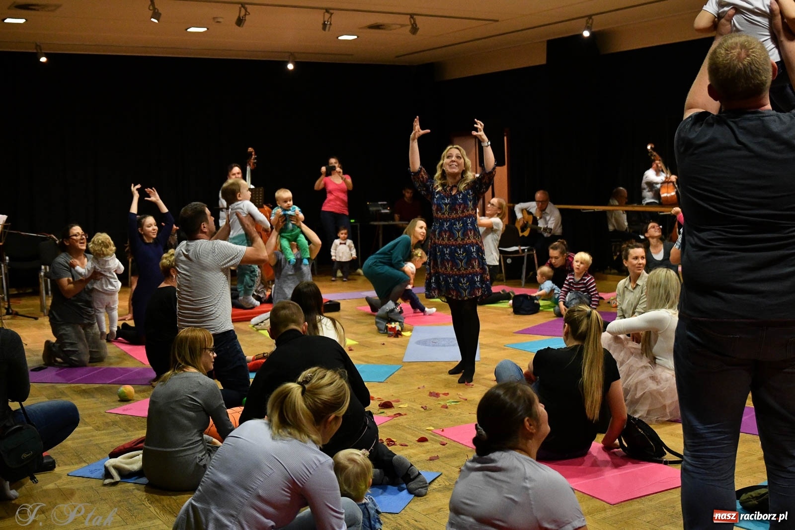 Zdjęcie w galerii na portalu naszraciborz.pl: Maluchy w krainie dźwięku. Popołudniowe spotkania z muzyką wróciły do RCK wiadomości z regionu