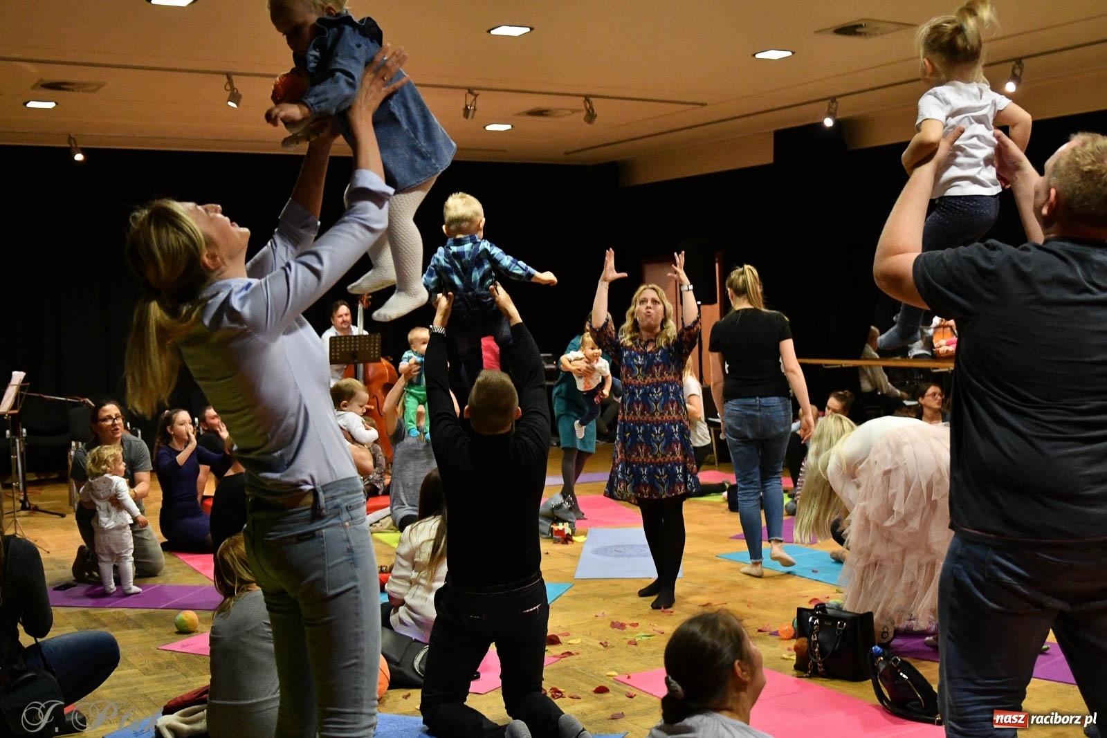 Zdjęcie w galerii na portalu naszraciborz.pl: Maluchy w krainie dźwięku. Popołudniowe spotkania z muzyką wróciły do RCK wiadomości z regionu