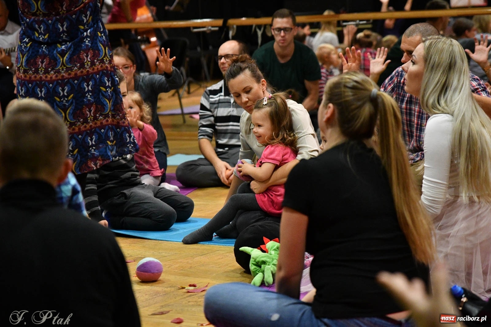 Zdjęcie w galerii na portalu naszraciborz.pl: Maluchy w krainie dźwięku. Popołudniowe spotkania z muzyką wróciły do RCK wiadomości z regionu