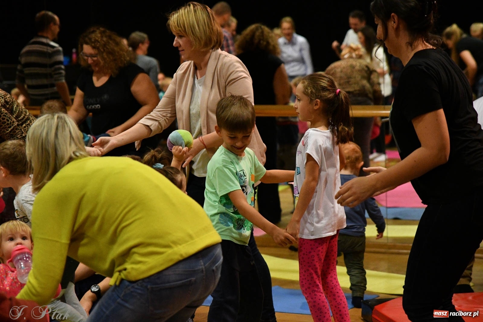 Zdjęcie w galerii na portalu naszraciborz.pl: Maluchy w krainie dźwięku. Popołudniowe spotkania z muzyką wróciły do RCK wiadomości z regionu