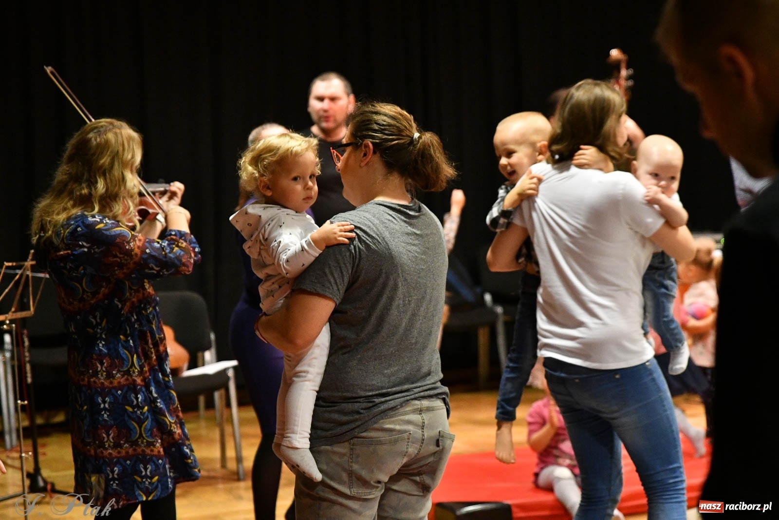 Zdjęcie w galerii na portalu naszraciborz.pl: Maluchy w krainie dźwięku. Popołudniowe spotkania z muzyką wróciły do RCK wiadomości z regionu