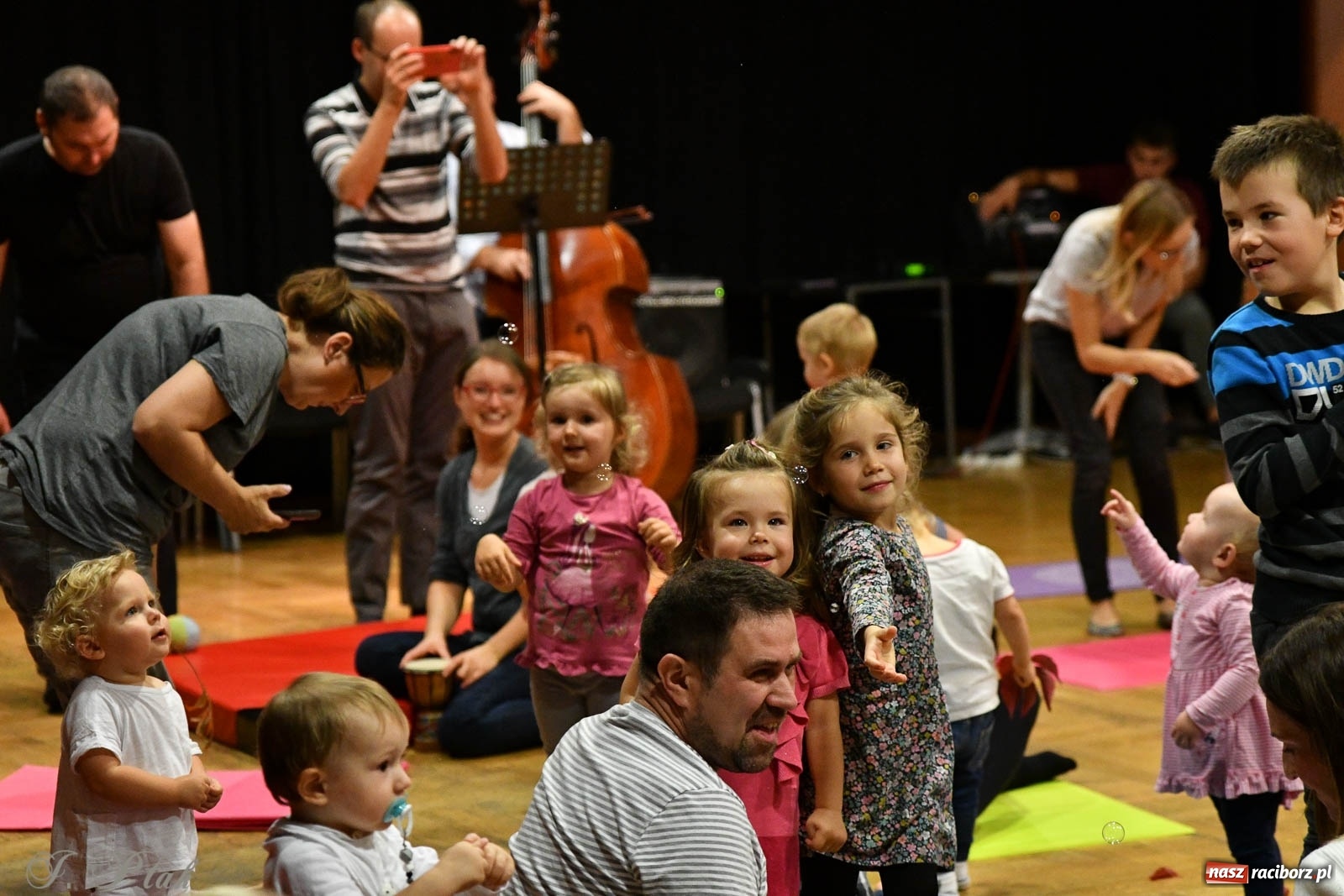 Zdjęcie w galerii na portalu naszraciborz.pl: Maluchy w krainie dźwięku. Popołudniowe spotkania z muzyką wróciły do RCK wiadomości z regionu