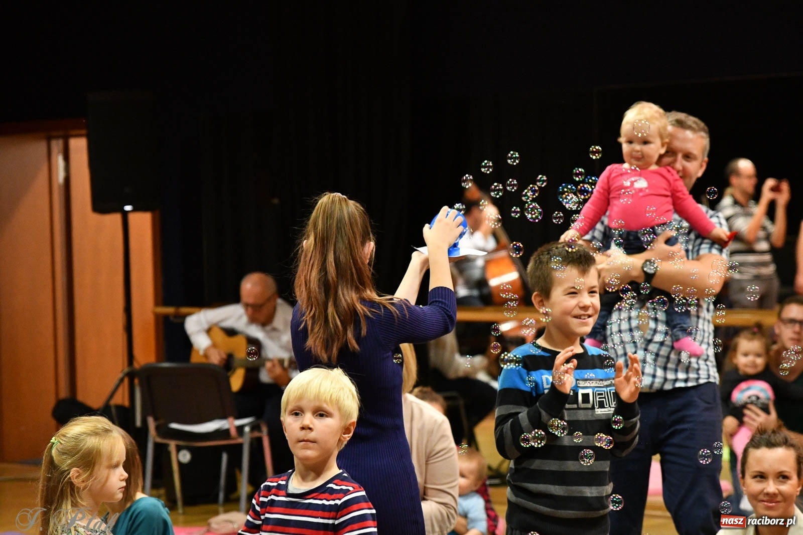Zdjęcie w galerii na portalu naszraciborz.pl: Maluchy w krainie dźwięku. Popołudniowe spotkania z muzyką wróciły do RCK wiadomości z regionu