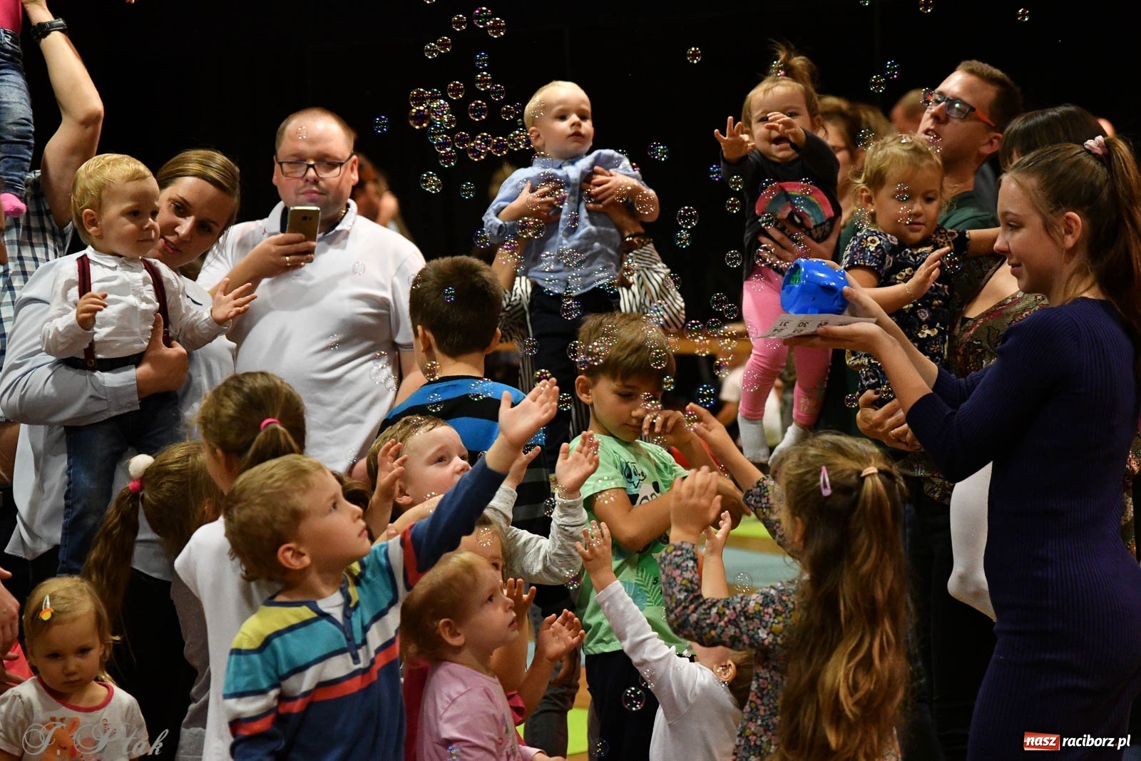 Zdjęcie w galerii na portalu naszraciborz.pl: Maluchy w krainie dźwięku. Popołudniowe spotkania z muzyką wróciły do RCK wiadomości z regionu