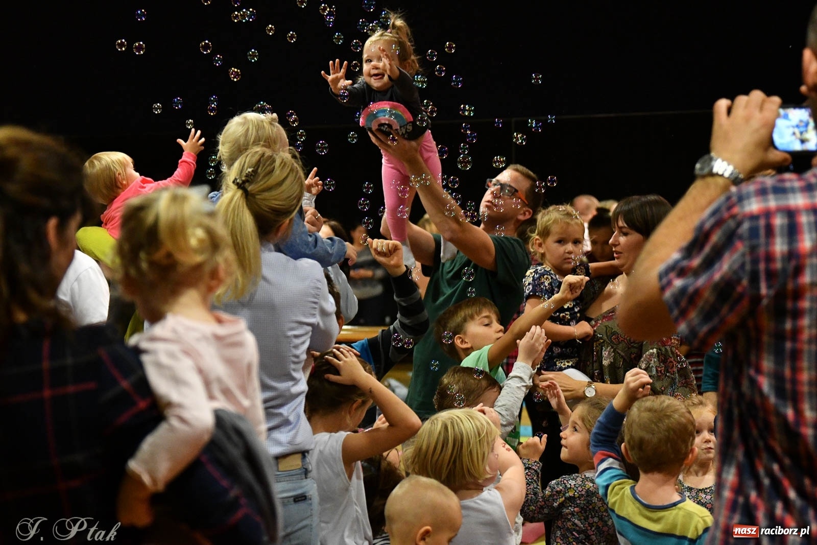Zdjęcie w galerii na portalu naszraciborz.pl: Maluchy w krainie dźwięku. Popołudniowe spotkania z muzyką wróciły do RCK wiadomości z regionu
