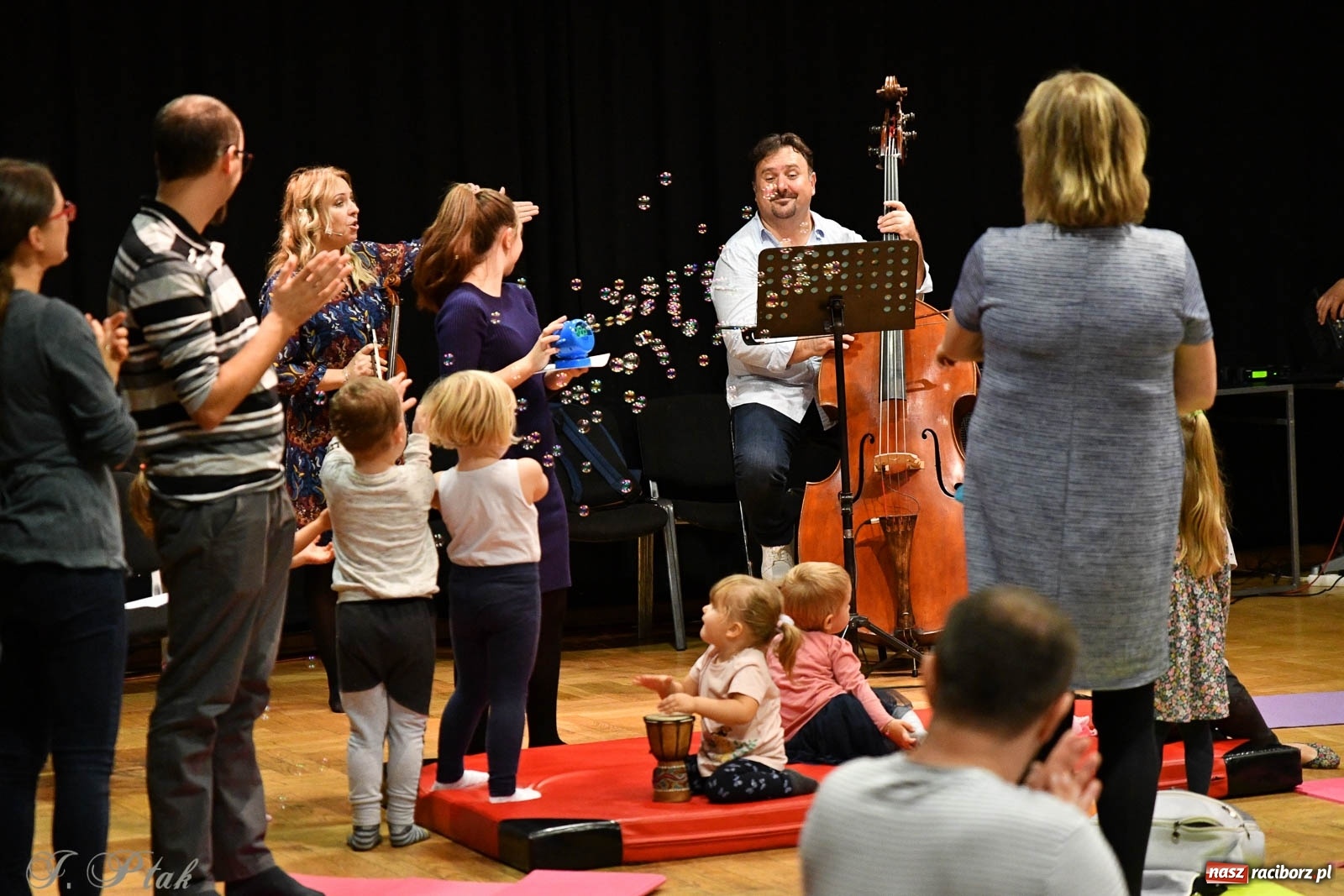 Zdjęcie w galerii na portalu naszraciborz.pl: Maluchy w krainie dźwięku. Popołudniowe spotkania z muzyką wróciły do RCK wiadomości z regionu