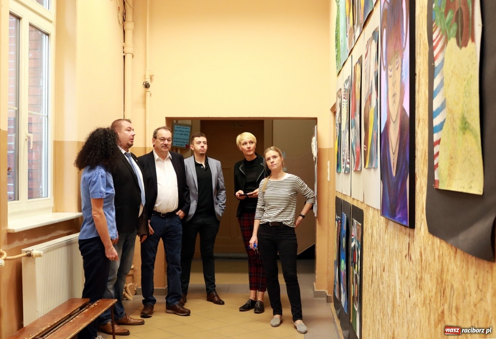 Zdjęcie w galerii na portalu naszraciborz.pl: Wizyta z partnerskich powiatów połączona z wernisażem na Zamku wiadomości z regionu