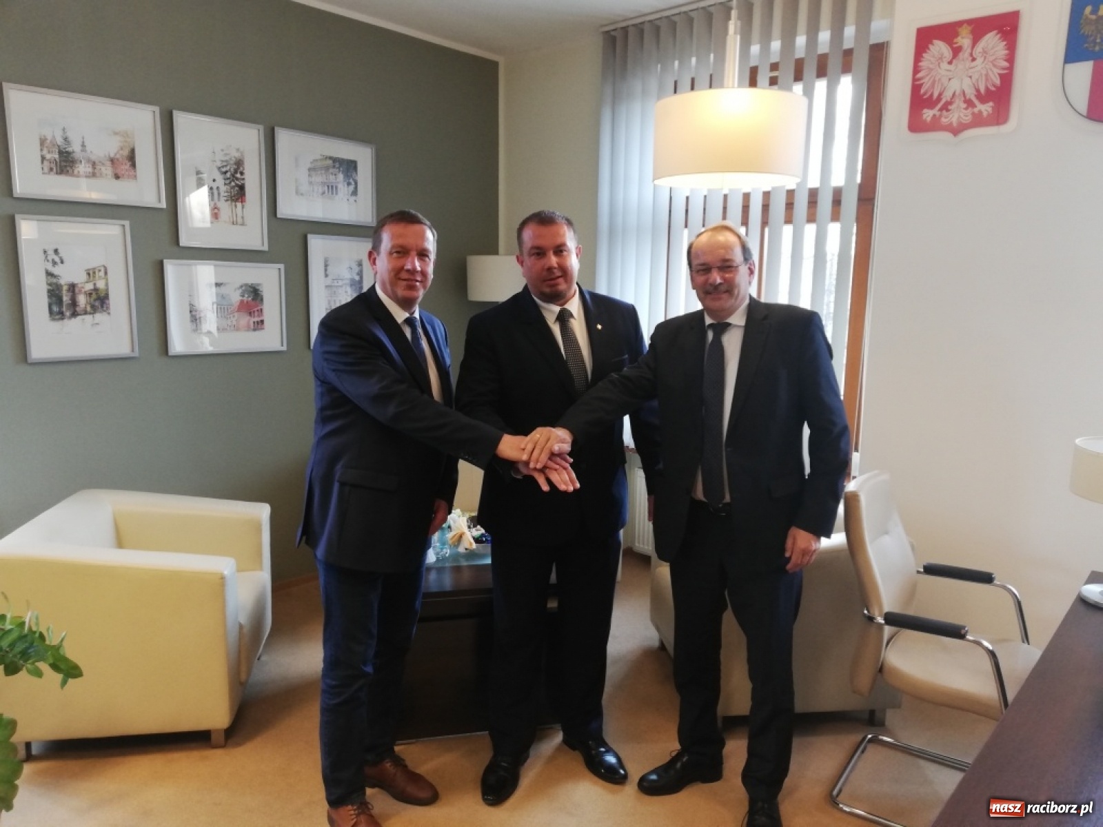 Zdjęcie w galerii na portalu naszraciborz.pl: Wizyta z partnerskich powiatów połączona z wernisażem na Zamku wiadomości z regionu