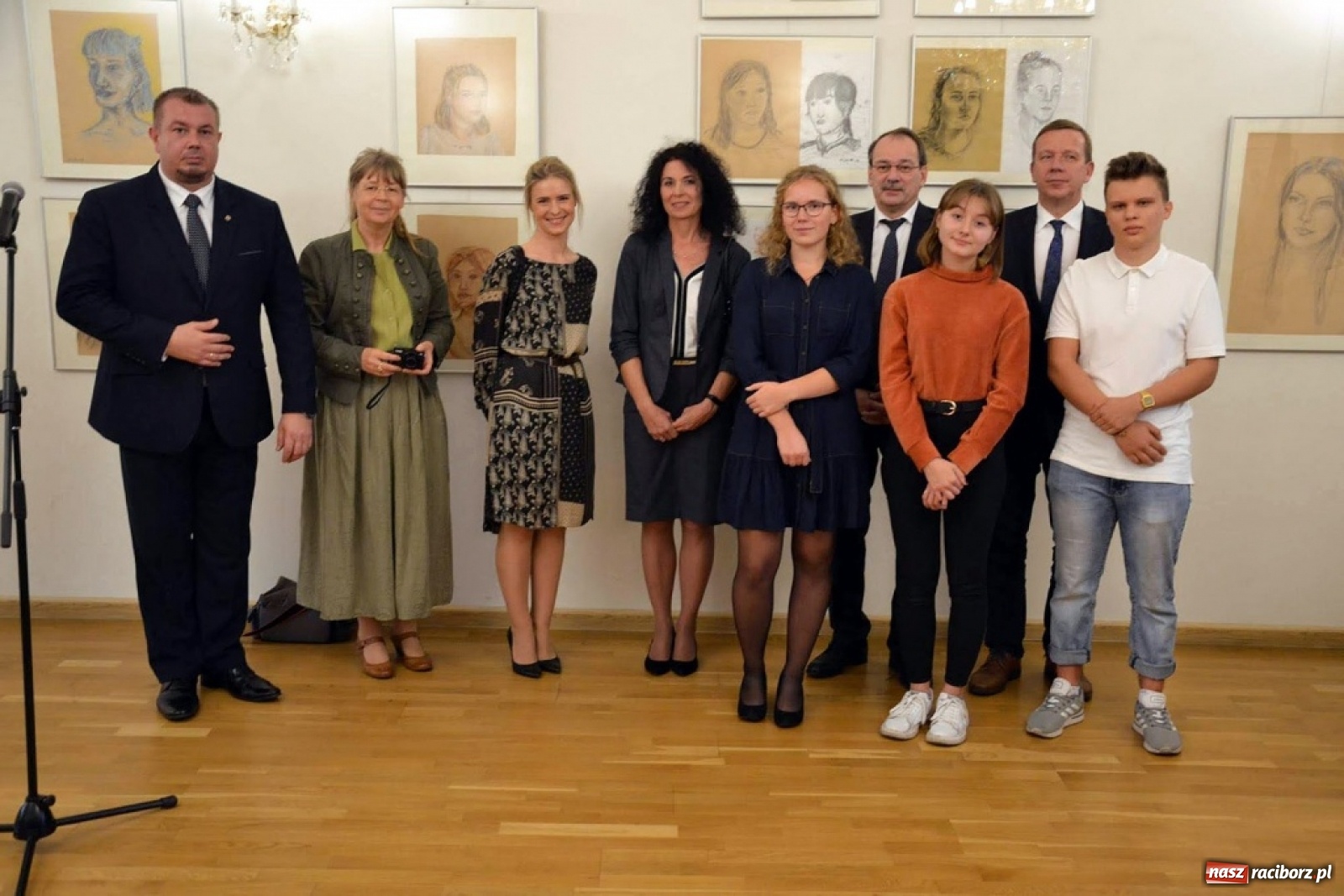 Zdjęcie w galerii na portalu naszraciborz.pl: Wizyta z partnerskich powiatów połączona z wernisażem na Zamku wiadomości z regionu