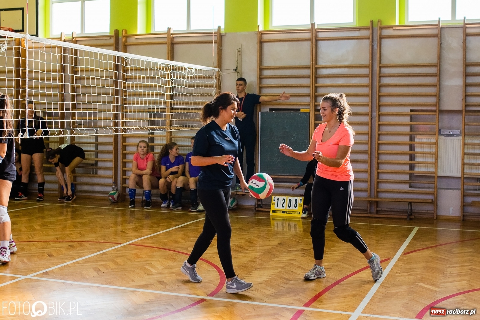 Zdjęcie w galerii na portalu naszraciborz.pl: Turniej dwójek siatkarskich dziewcząt w Ekonomiku wiadomości z regionu
