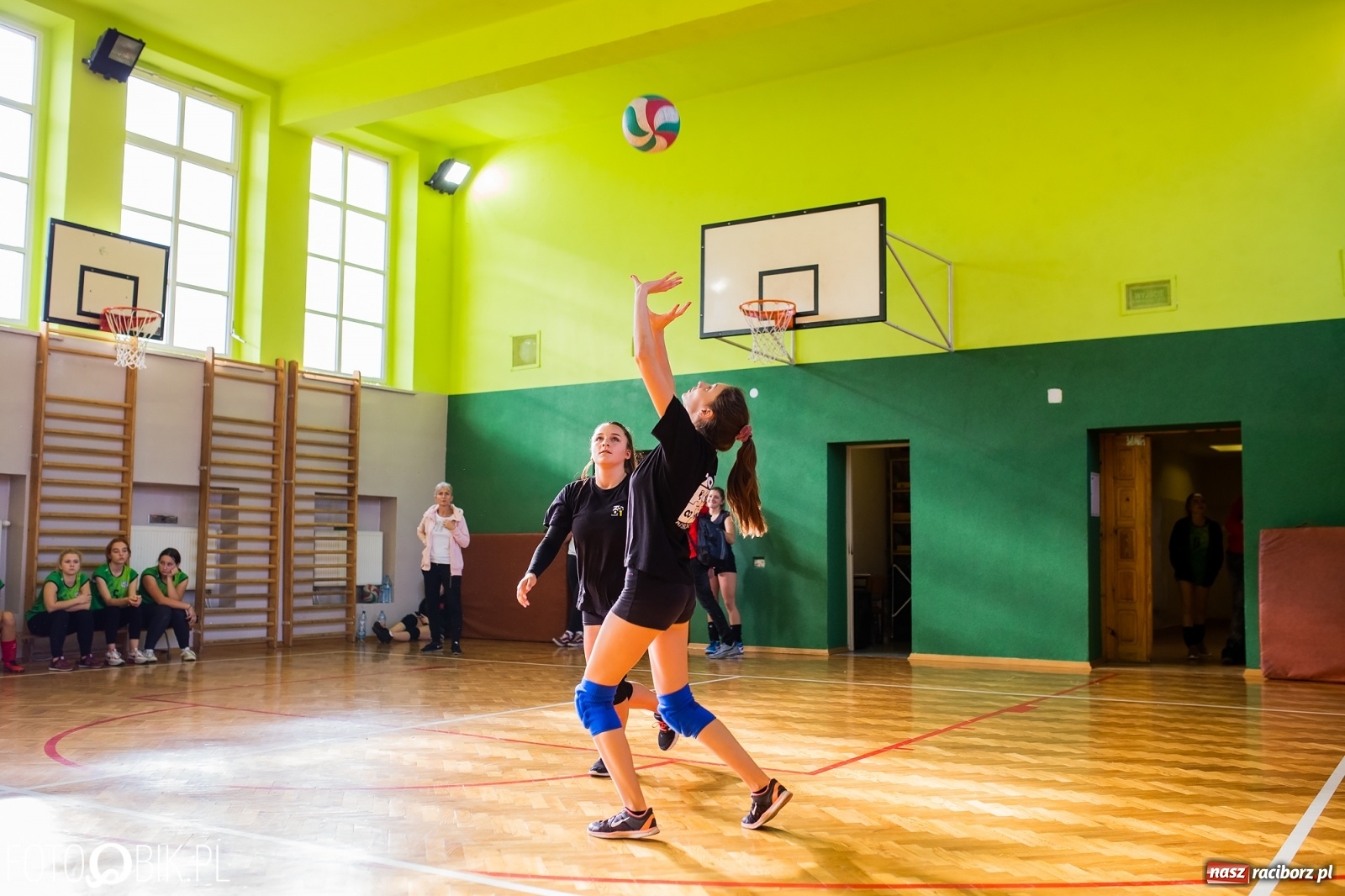 Zdjęcie w galerii na portalu naszraciborz.pl: Turniej dwójek siatkarskich dziewcząt w Ekonomiku wiadomości z regionu