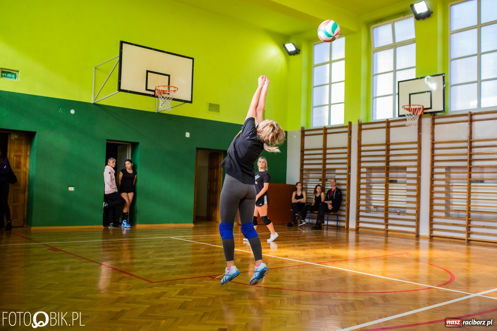 Zdjęcie w galerii na portalu naszraciborz.pl: Turniej dwójek siatkarskich dziewcząt w Ekonomiku wiadomości z regionu