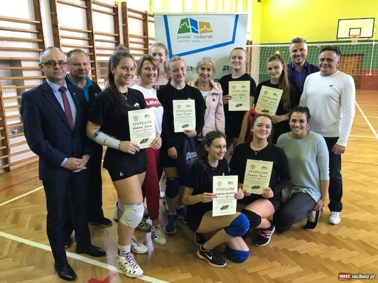 Zdjęcie w galerii na portalu naszraciborz.pl: Turniej dwójek siatkarskich dziewcząt w Ekonomiku wiadomości z regionu