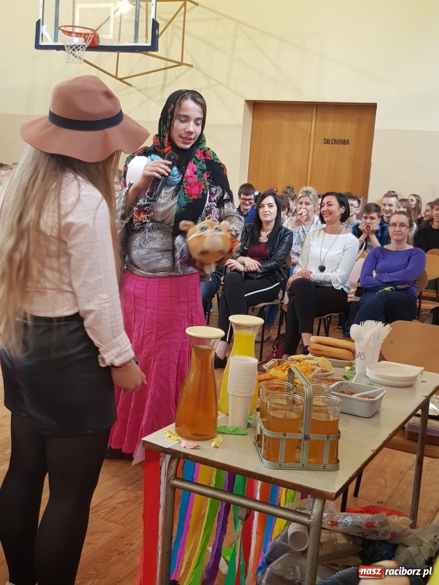 Zdjęcie w galerii na portalu naszraciborz.pl: Dzień języka hiszpańskiego w II LO  wiadomości z regionu