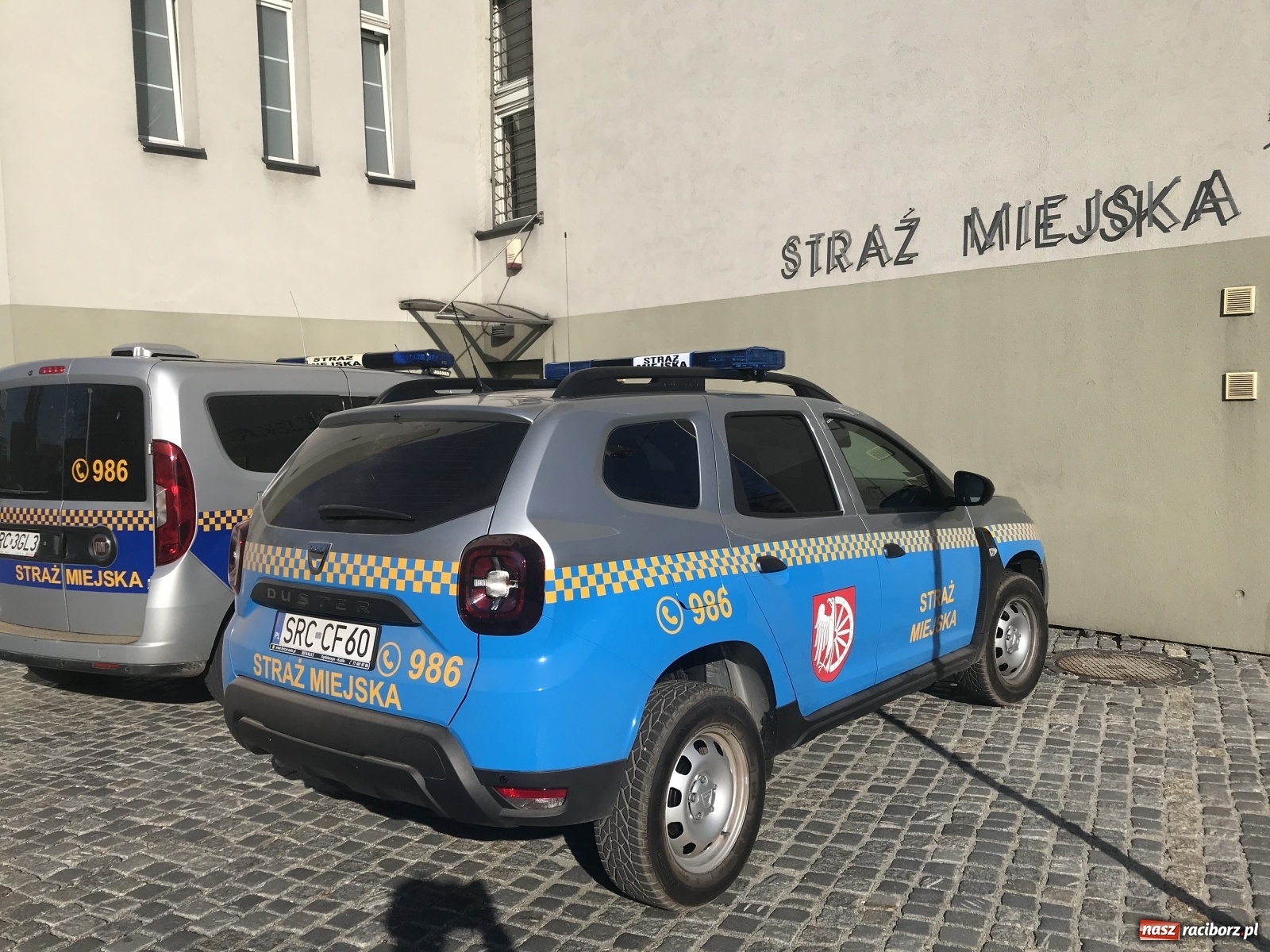 Zdjęcie w galerii na portalu naszraciborz.pl: Pod komendą straży miejskiej zaparkował nowy wóz wiadomości z regionu