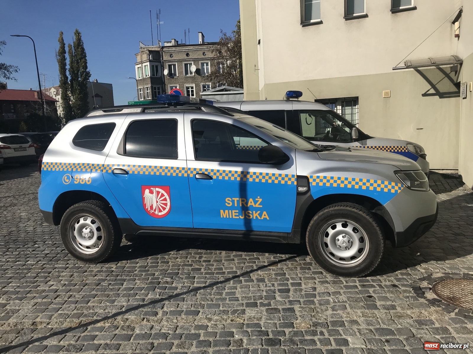 Zdjęcie w galerii na portalu naszraciborz.pl: Pod komendą straży miejskiej zaparkował nowy wóz wiadomości z regionu