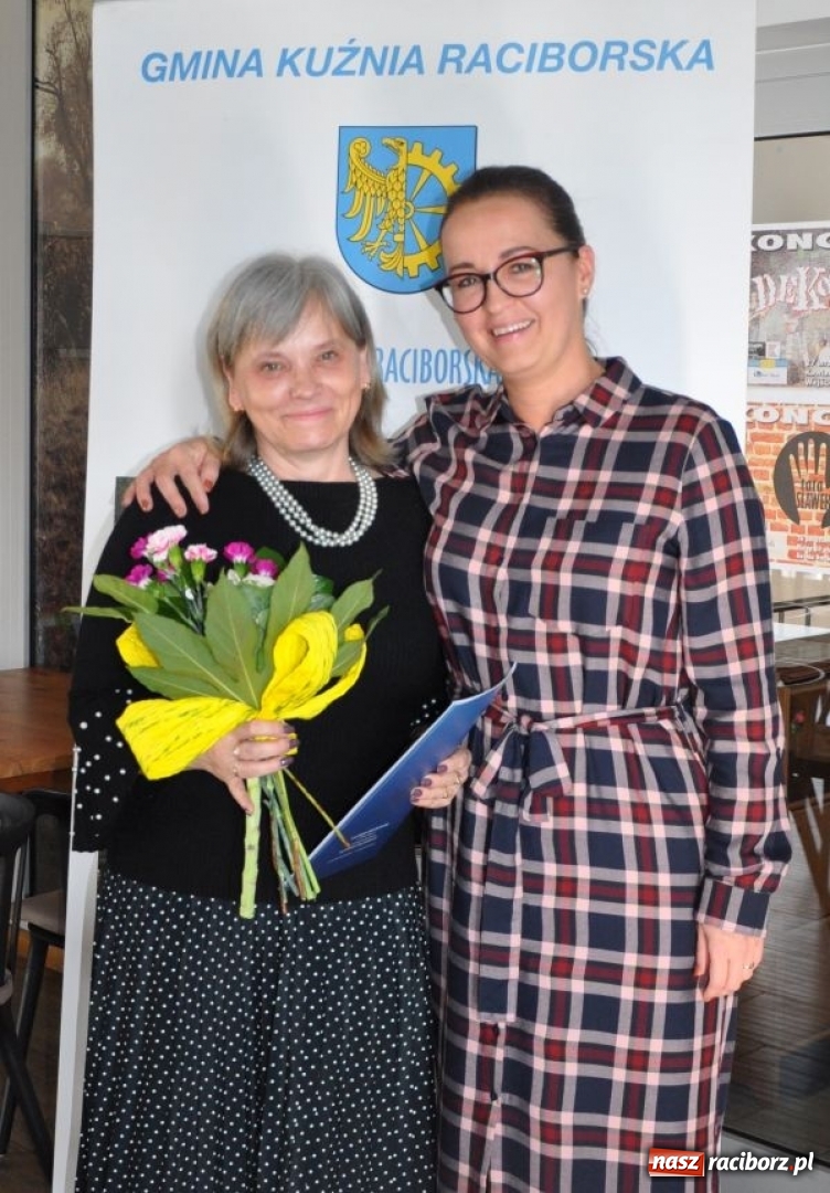Zdjęcie w galerii na portalu naszraciborz.pl: Władze Kuźni Raciborskiej doceniły pedagogów wiadomości z regionu