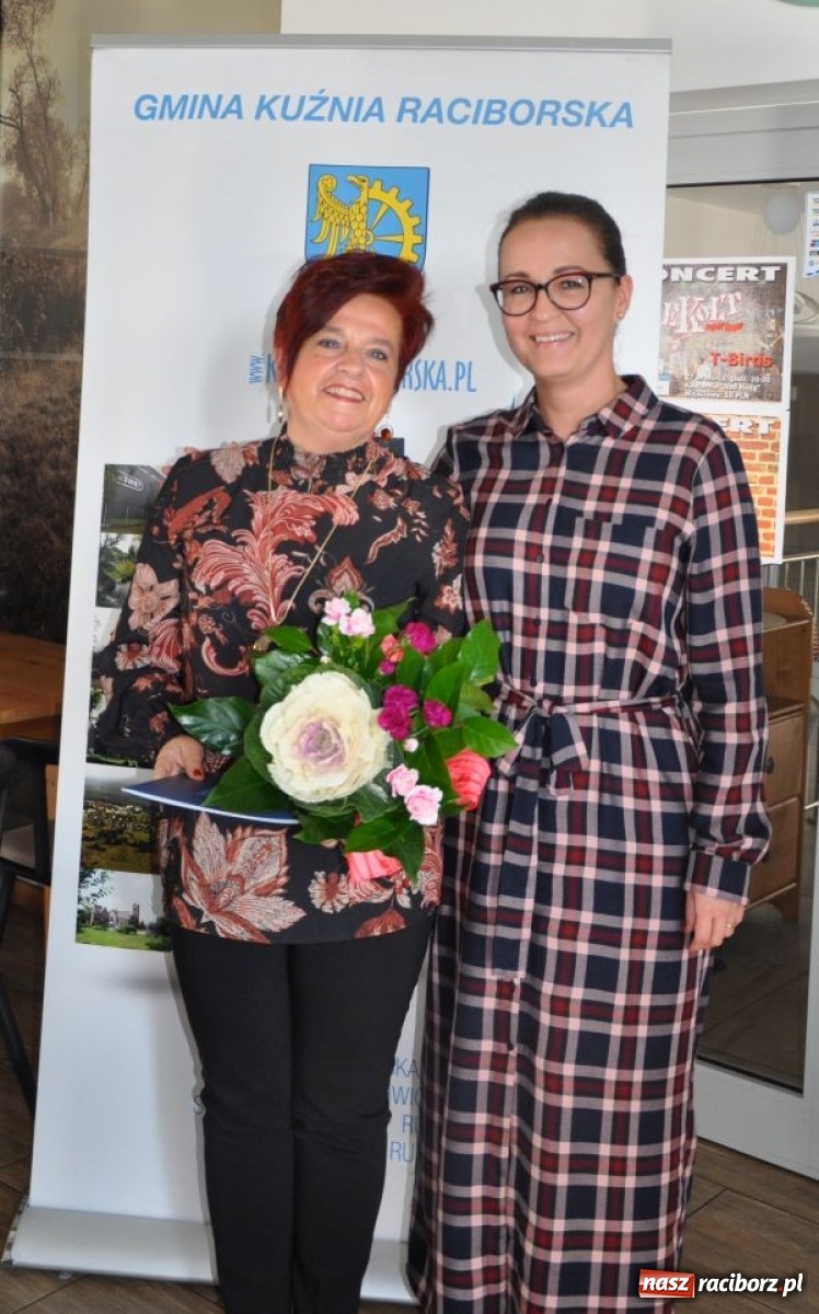 Zdjęcie w galerii na portalu naszraciborz.pl: Władze Kuźni Raciborskiej doceniły pedagogów wiadomości z regionu