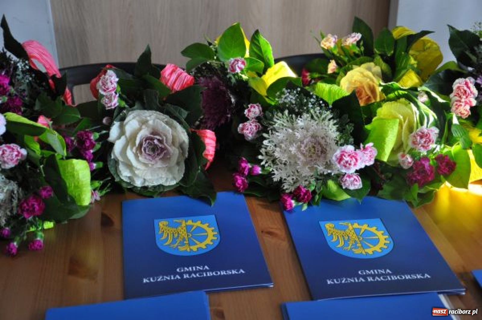 Zdjęcie w galerii na portalu naszraciborz.pl: Władze Kuźni Raciborskiej doceniły pedagogów wiadomości z regionu