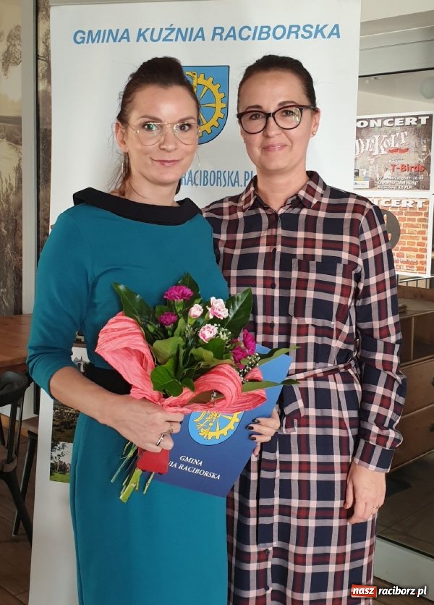 Zdjęcie w galerii na portalu naszraciborz.pl: Władze Kuźni Raciborskiej doceniły pedagogów wiadomości z regionu