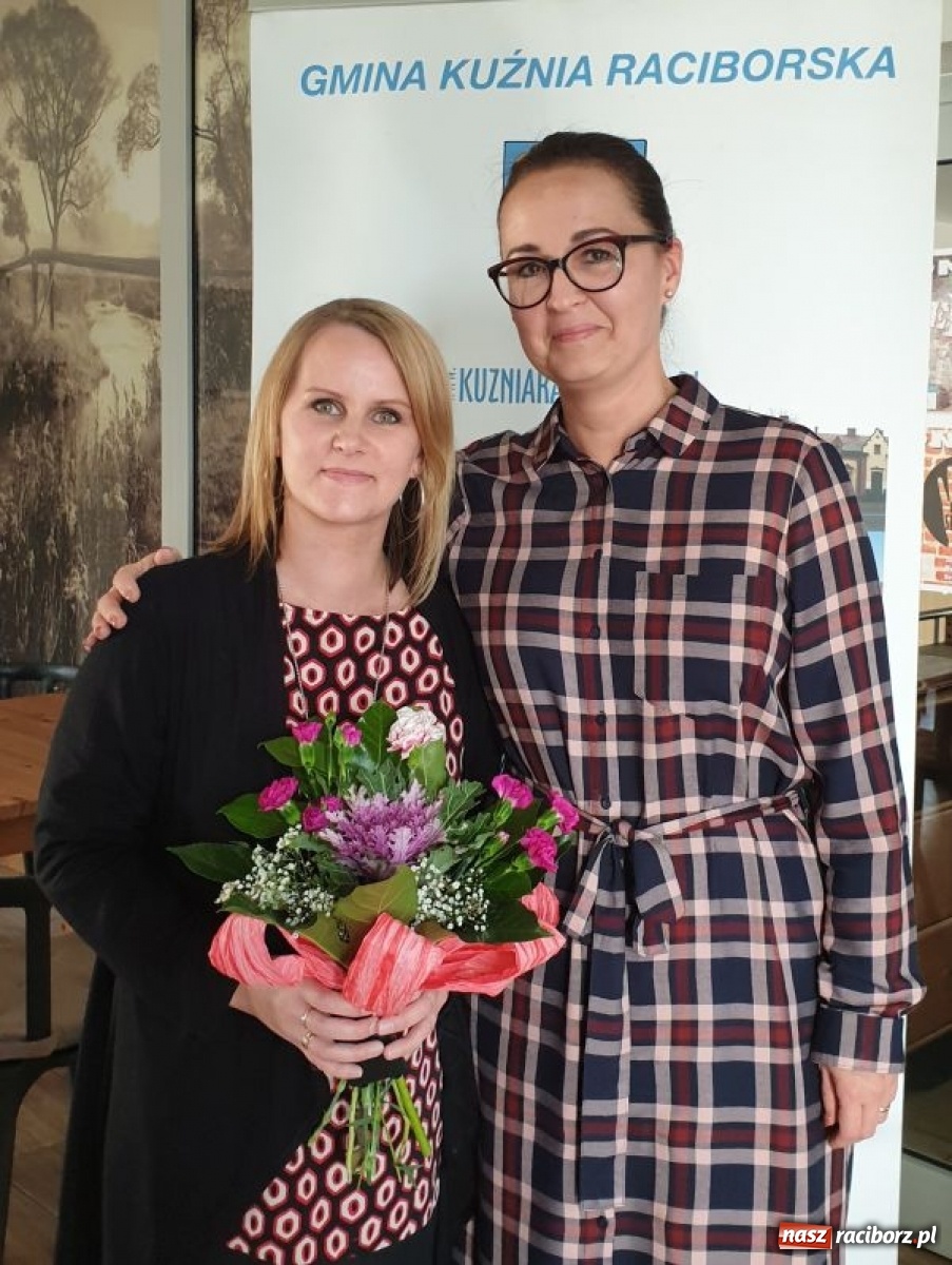 Zdjęcie w galerii na portalu naszraciborz.pl: Władze Kuźni Raciborskiej doceniły pedagogów wiadomości z regionu