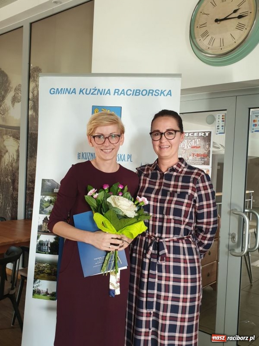 Zdjęcie w galerii na portalu naszraciborz.pl: Władze Kuźni Raciborskiej doceniły pedagogów wiadomości z regionu