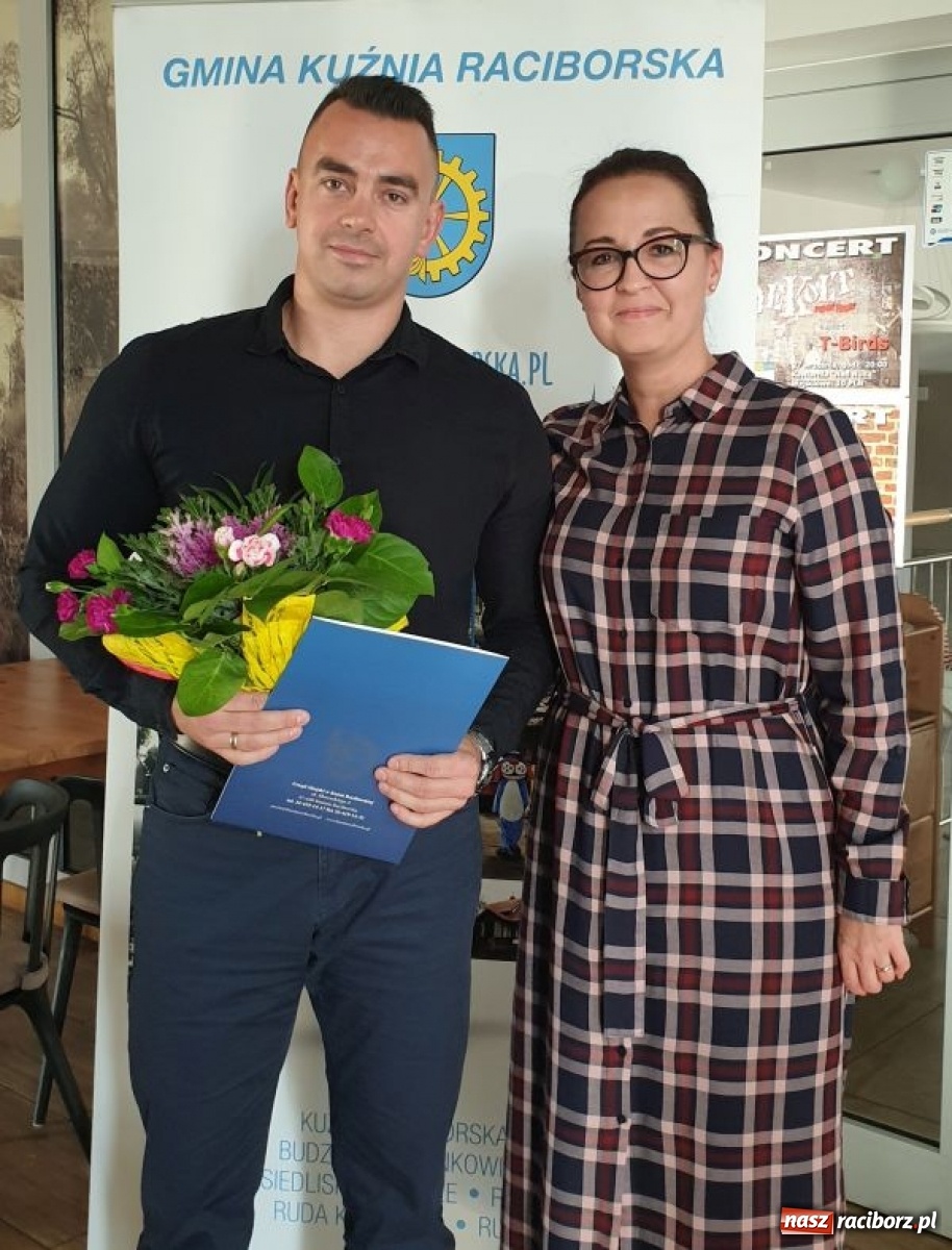 Zdjęcie w galerii na portalu naszraciborz.pl: Władze Kuźni Raciborskiej doceniły pedagogów wiadomości z regionu
