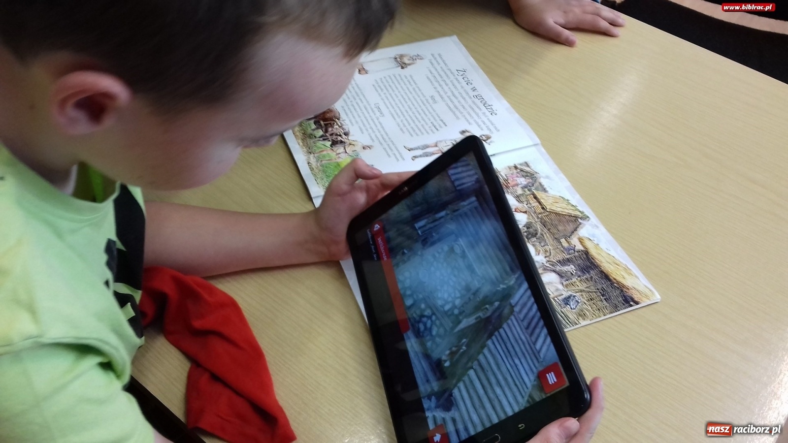 Zdjęcie w galerii na portalu naszraciborz.pl: Nowe technologie zawitały do biblioteki na Płoni wiadomości z regionu