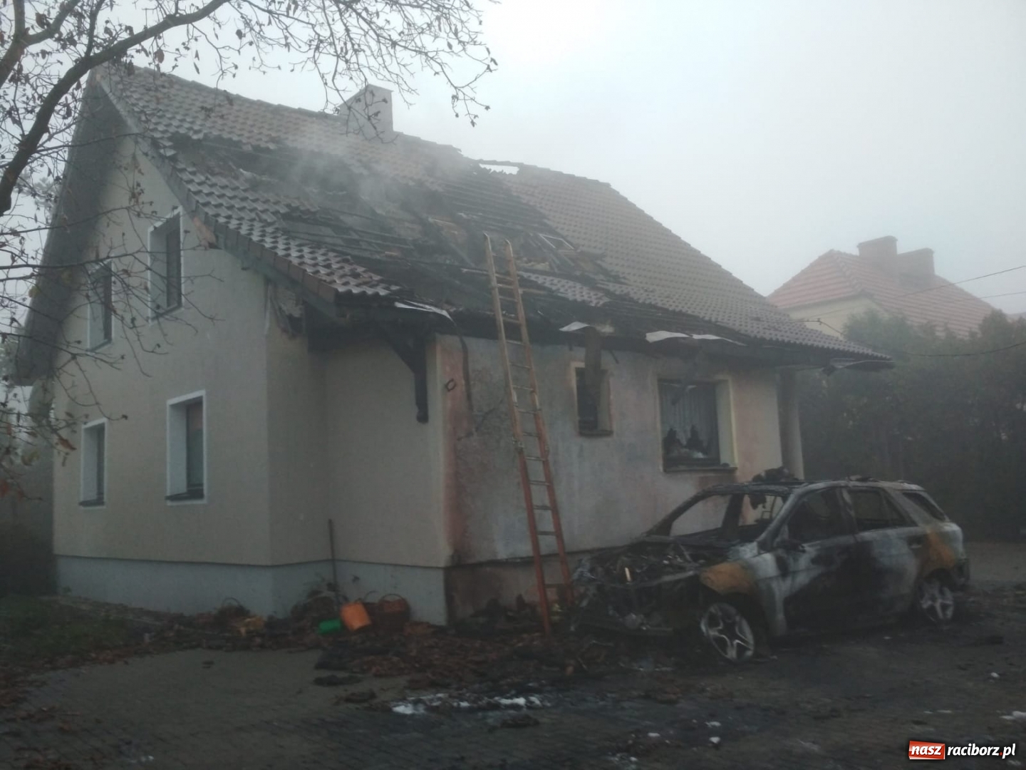 Zdjęcie w galerii na portalu naszraciborz.pl: Pożar samochodu spowodował pożar domu  wiadomości z regionu