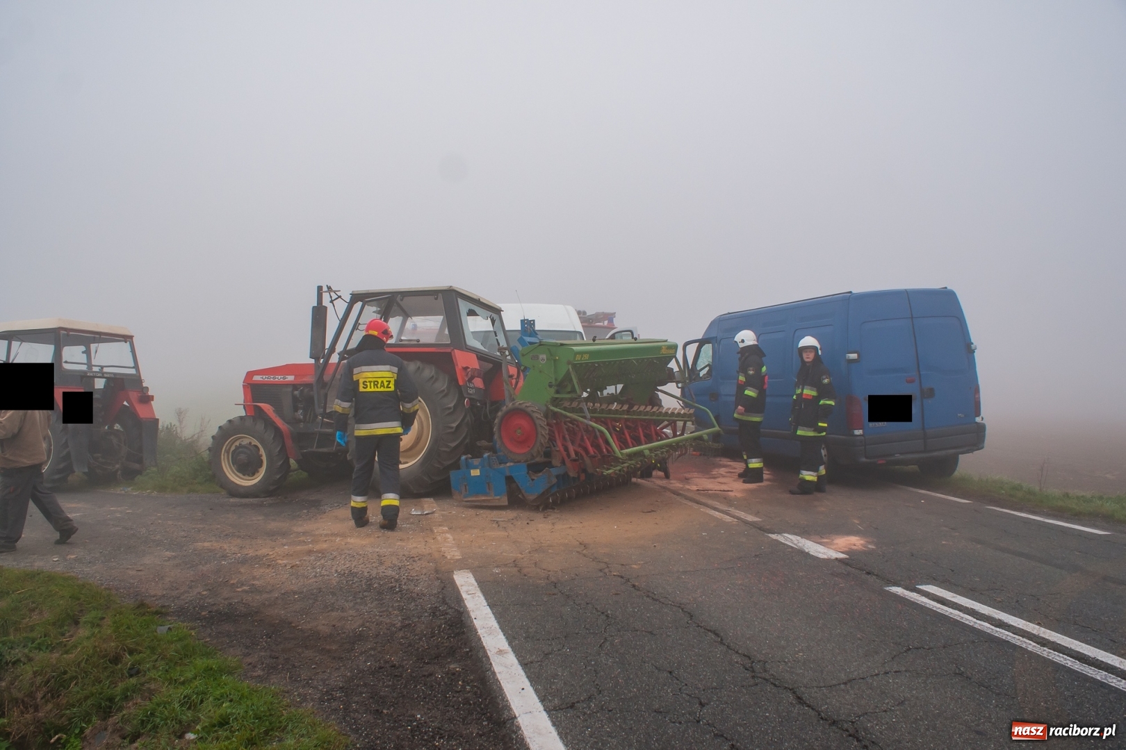 Zdjęcie w galerii na portalu naszraciborz.pl: Zderzenie trzech pojazdów na DW 416 [FOTO] wiadomości z regionu