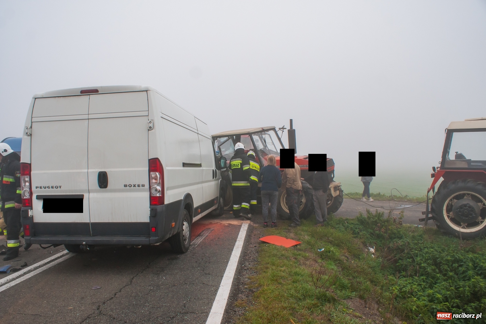 Zdjęcie w galerii na portalu naszraciborz.pl: Zderzenie trzech pojazdów na DW 416 [FOTO] wiadomości z regionu