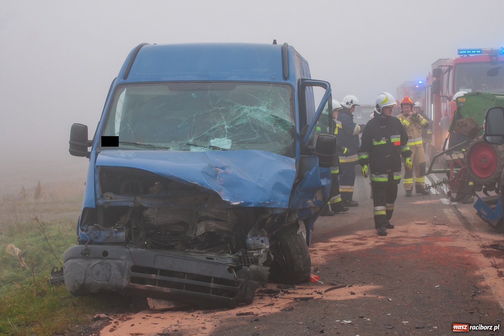 Zdjęcie w galerii na portalu naszraciborz.pl: Zderzenie trzech pojazdów na DW 416 [FOTO] wiadomości z regionu