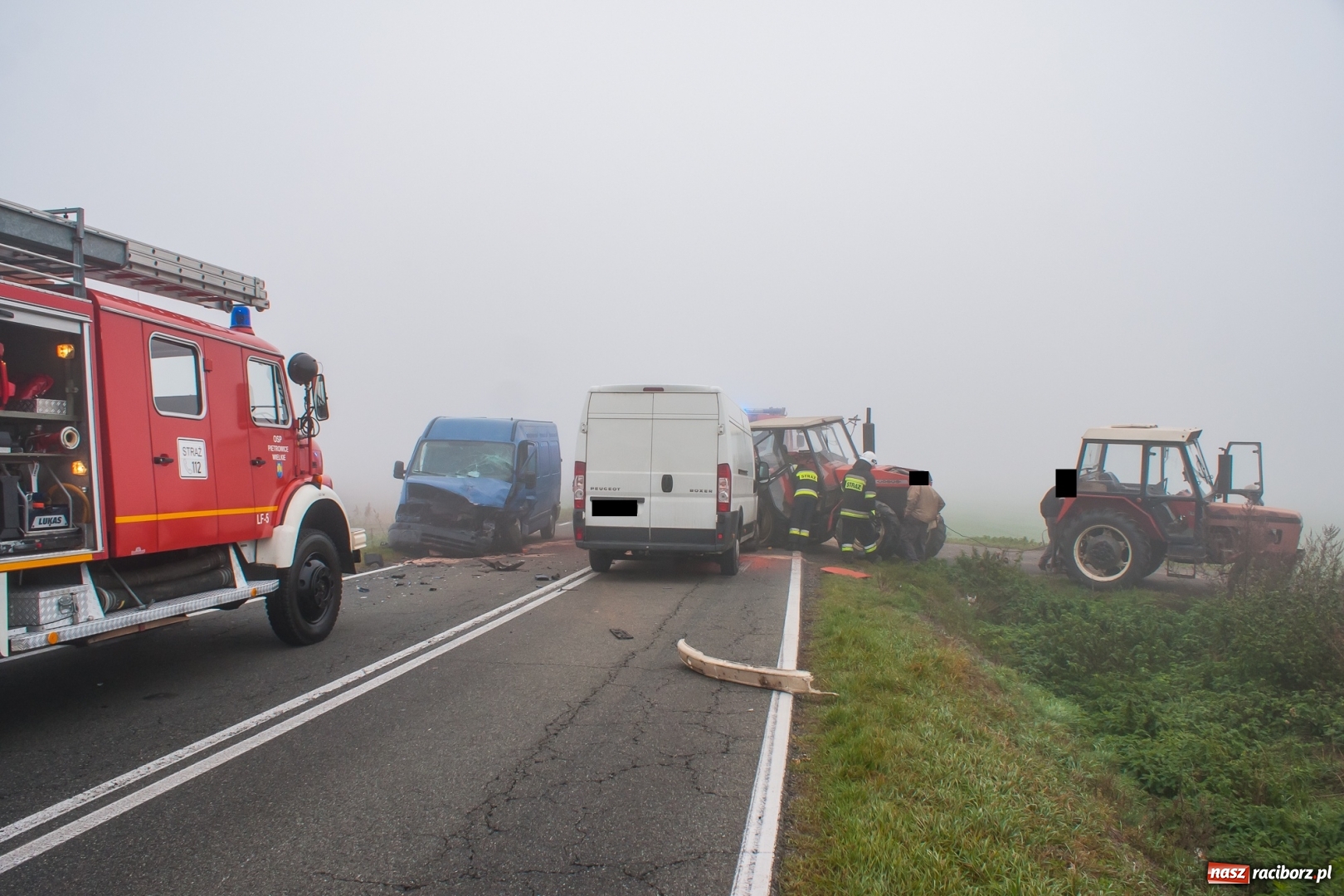 Zdjęcie w galerii na portalu naszraciborz.pl: Zderzenie trzech pojazdów na DW 416 [FOTO] wiadomości z regionu