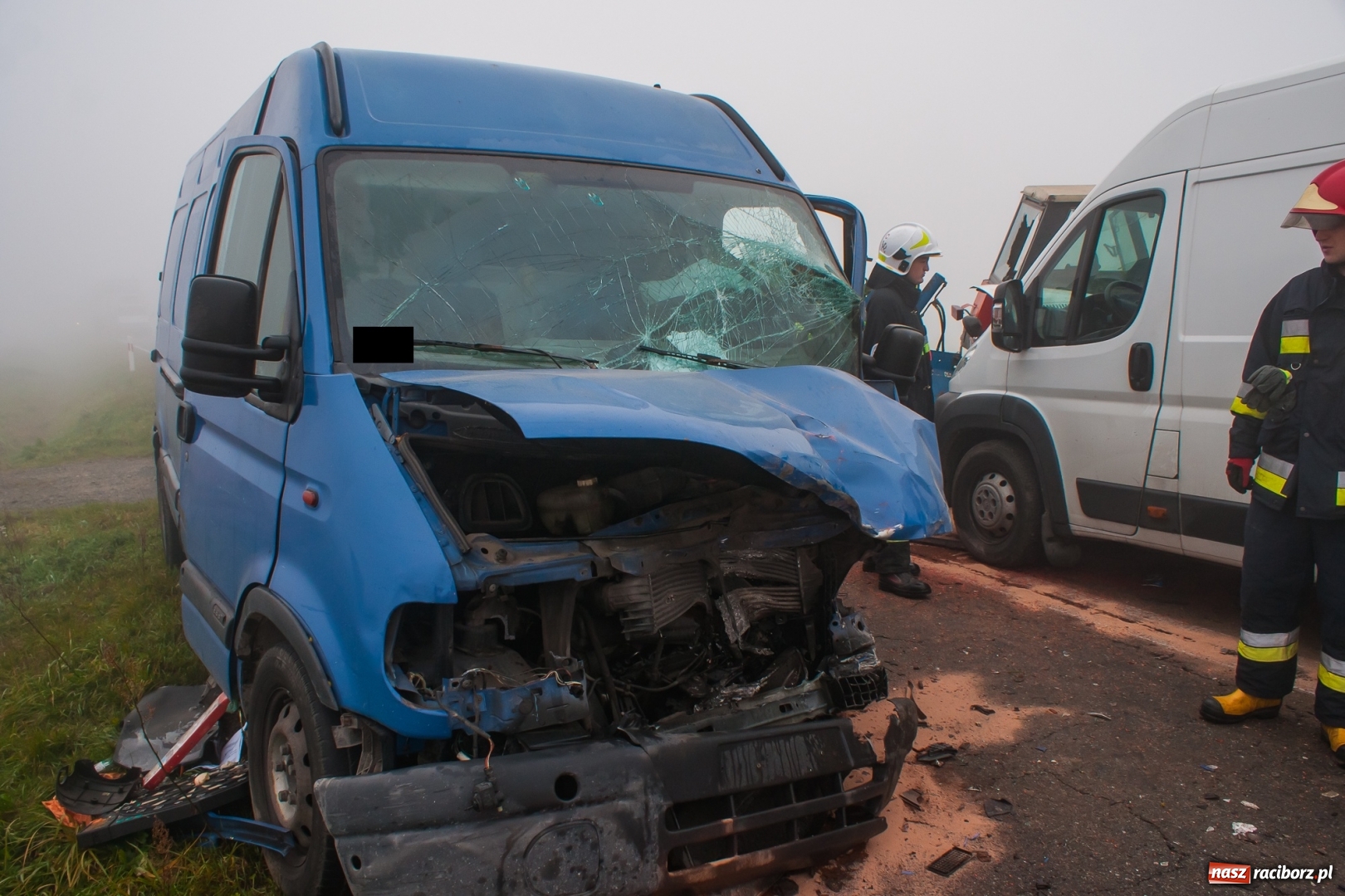Zdjęcie w galerii na portalu naszraciborz.pl: Zderzenie trzech pojazdów na DW 416 [FOTO] wiadomości z regionu