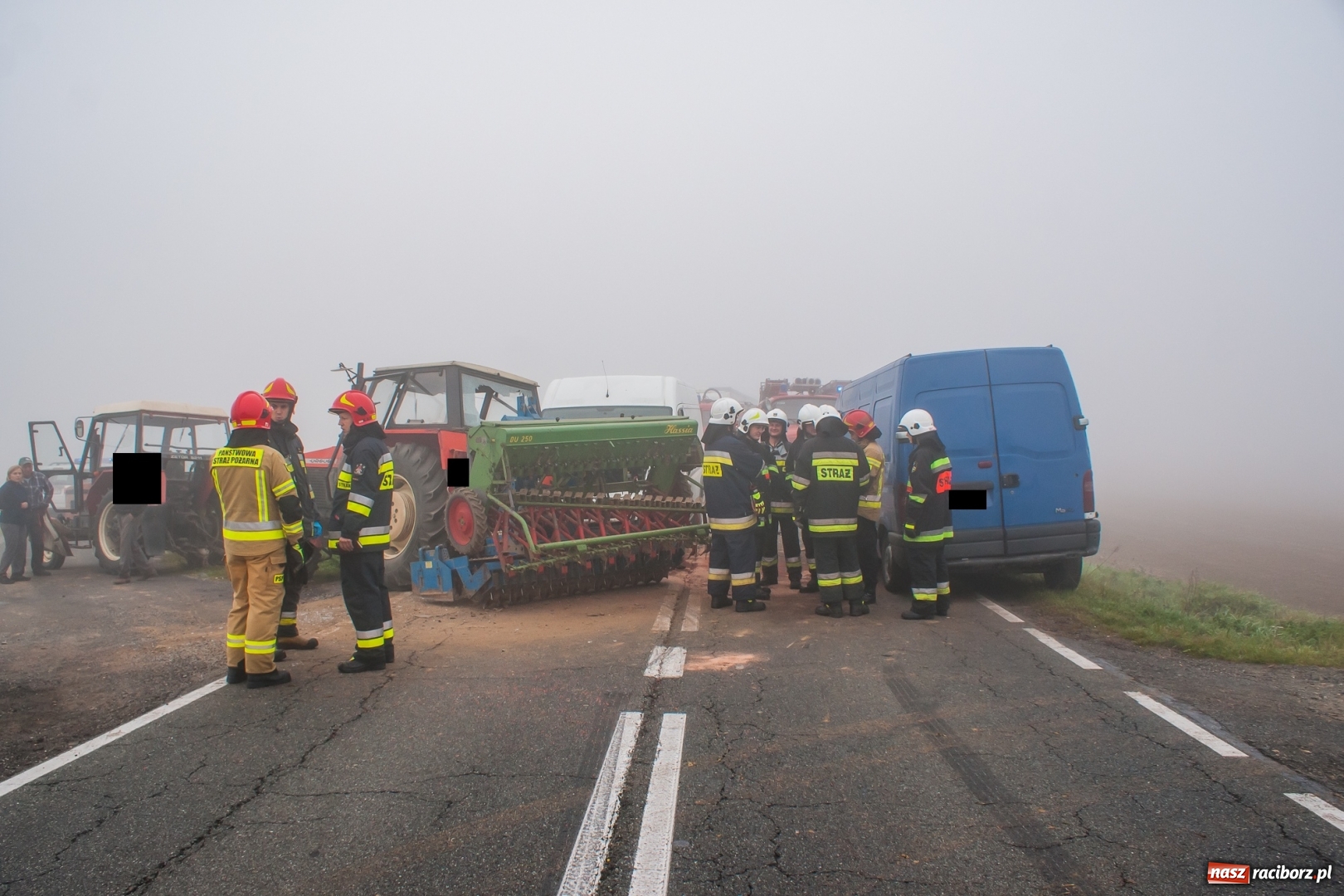 Zdjęcie w galerii na portalu naszraciborz.pl: Zderzenie trzech pojazdów na DW 416 [FOTO] wiadomości z regionu